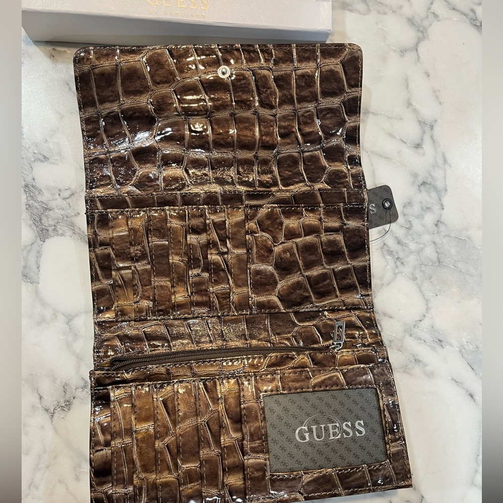 Guess Wallet - Picture 3 of 5
